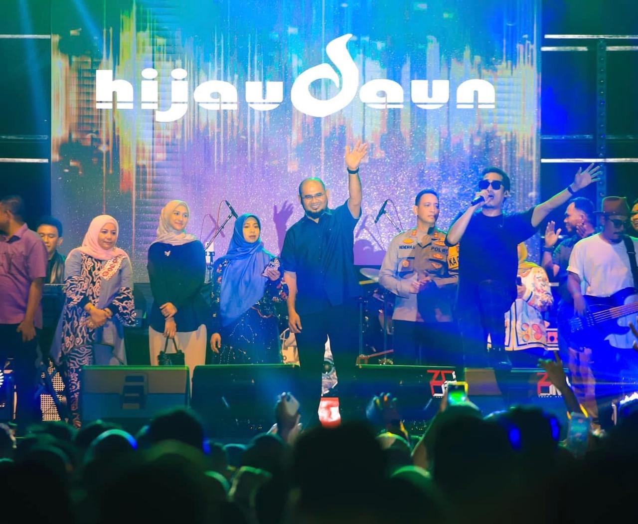 Bupati Bassam Kasuba Saat Menyampaikan Sambutan di Malam Perayaan Pergantian Tahun