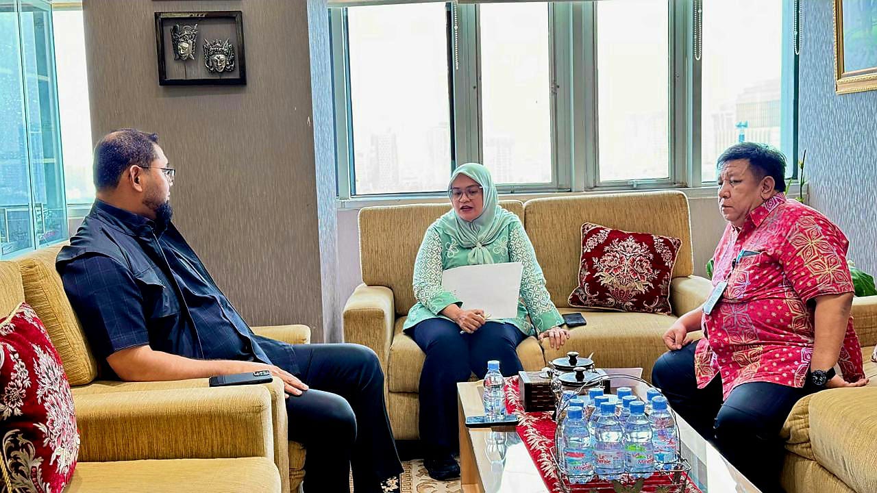 Bupati Bassam Kasuba Menemui Direktur Penataan Daerah, Otonomi Khusus, dan DPOD Kemendagri