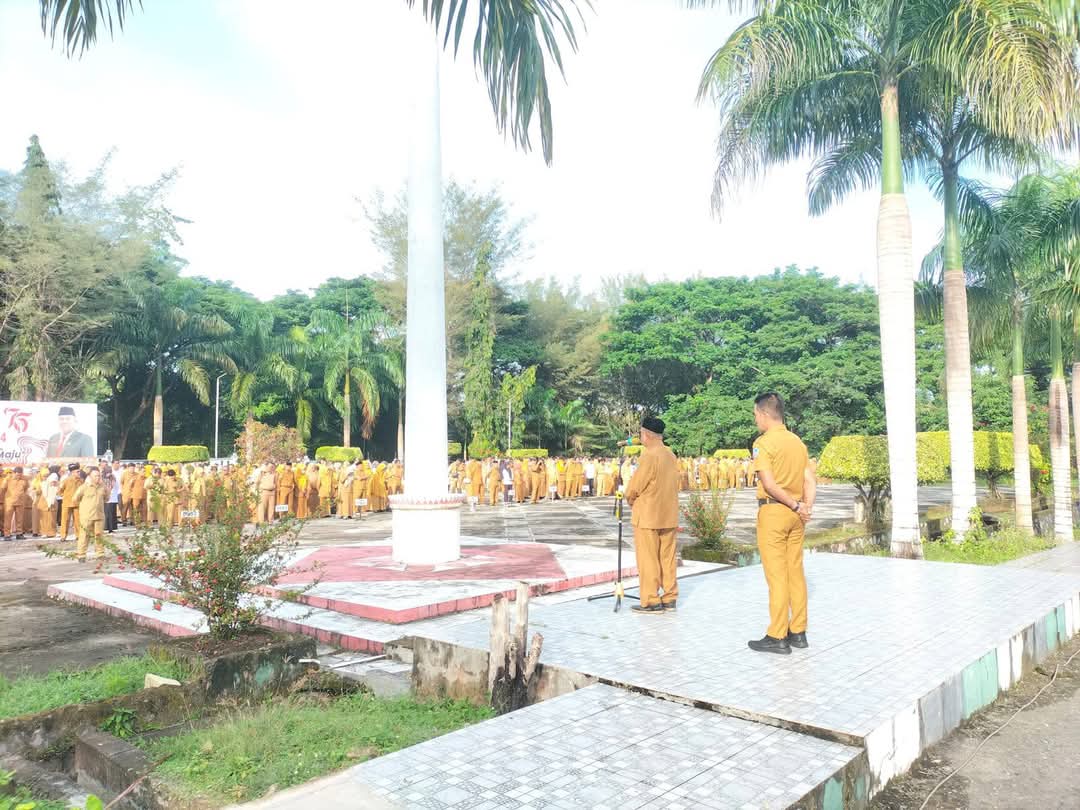 Suasana Apel Gabungan Dilingkup Pemkab Halsel Senin Pagi (24/02/2025)