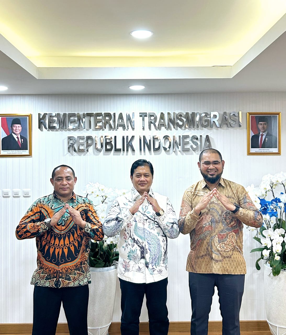 Bupati Bassam Kasuba didampingi Kadis Nakertrans Noce Totunonu Menemui Wakil Menteri Viva Yoga Mauladi