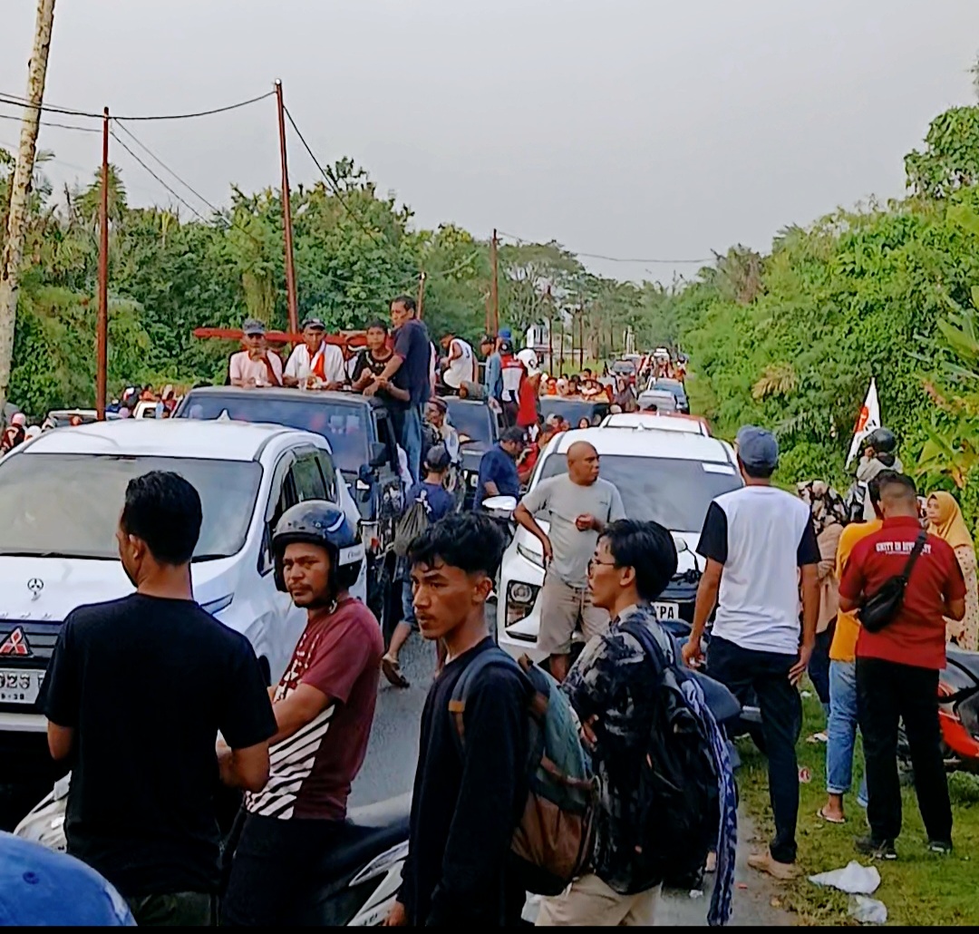 Ribuan Massa Pendukung Pasangan Bassam - Helmi