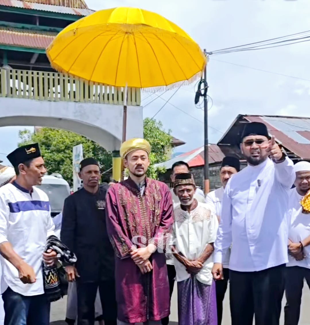 Bupati Bassam Kasuba Didampingi Sultan Bacan Saat Meninjau Lokasi Kebakaran