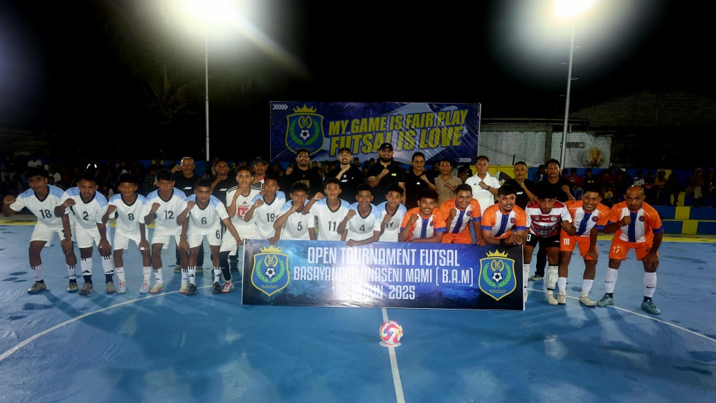 Foto Bupati Bassam Bersama Tim Yang Bertanding