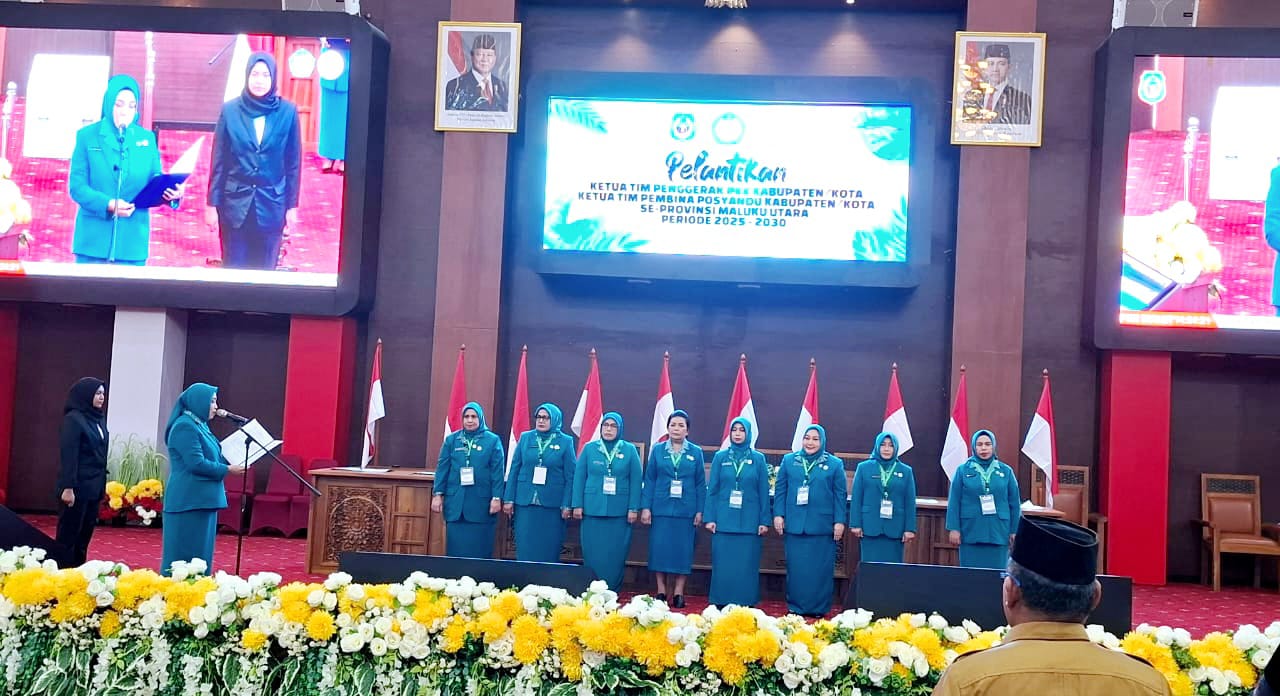 Ny.Rifa’at Al-Sa’adah Bassam Dilantik Bersama Ketua PKK 8 Kabupaten Kota se Malut