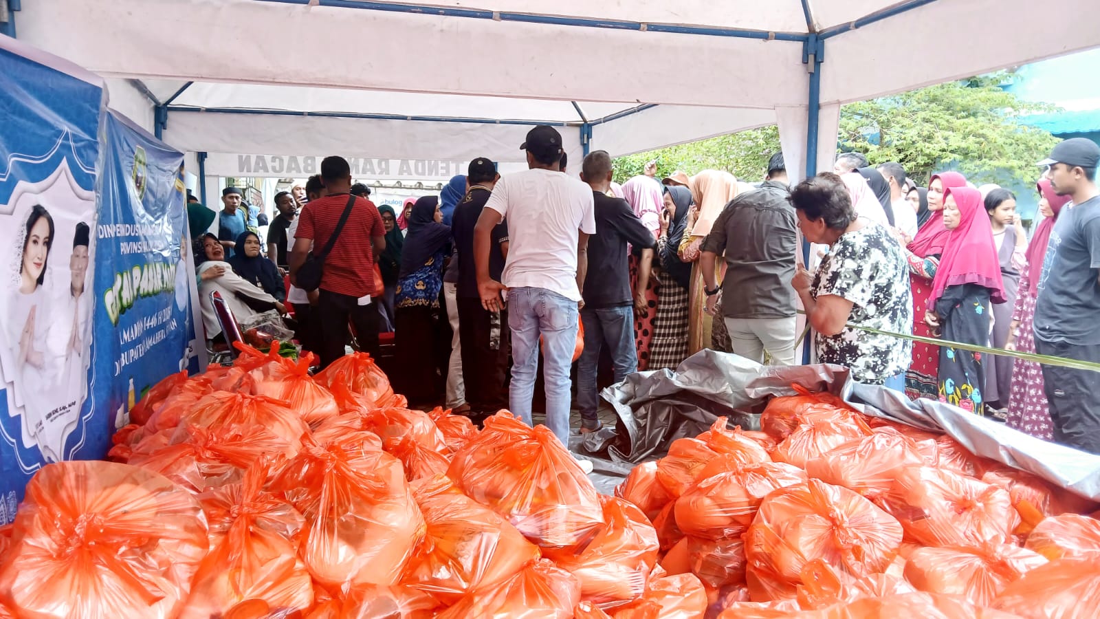 Kegiatan Pasar Murah Oleh Pemprov Malut di Amasing Kota Bacan