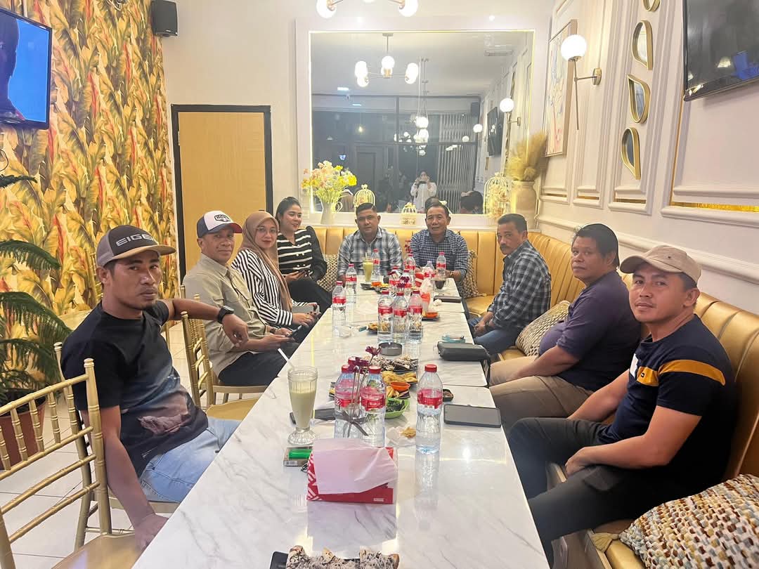 Sejumlah Kades Tertangkap Kamera Saat Berpose