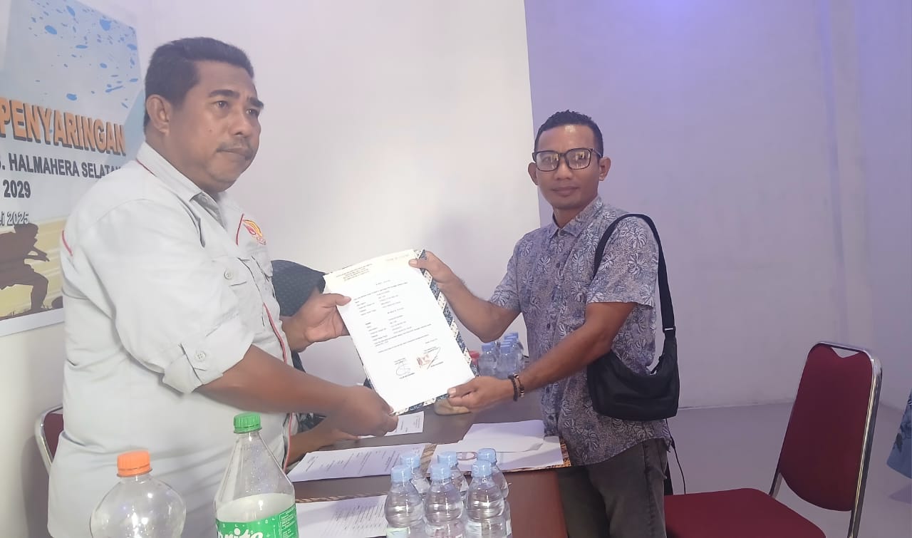Penyerahan Formulir Calon dan Dokumen Persyaratan Calon Ketua Umum KONI Halsel