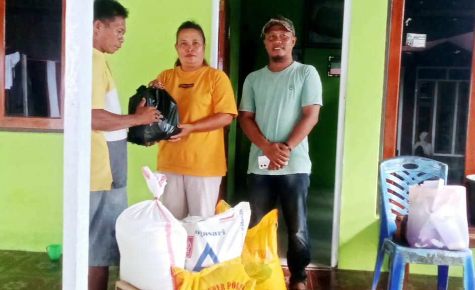 Penyerahan Bantuan Duka Kepada Keluarga Almarhuma