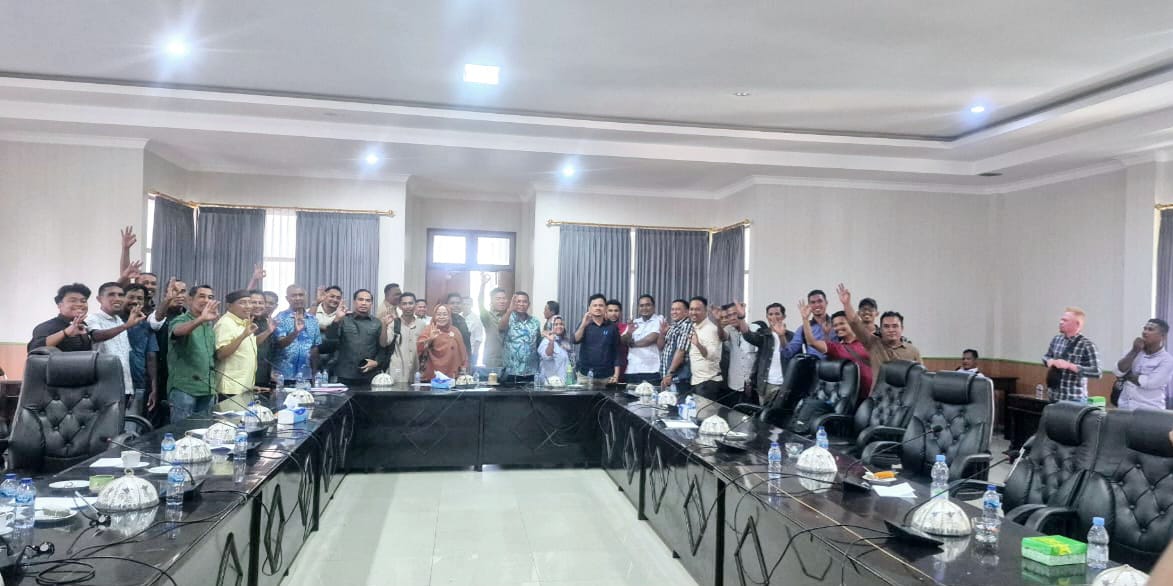 Masyarakat Obi Saat Audiensi Bersama DPRD Halsel