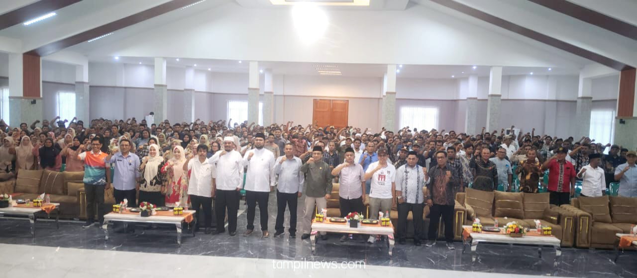 Bupati Bassam Bersama Kepala Desa dan Bendahara se-Halsel