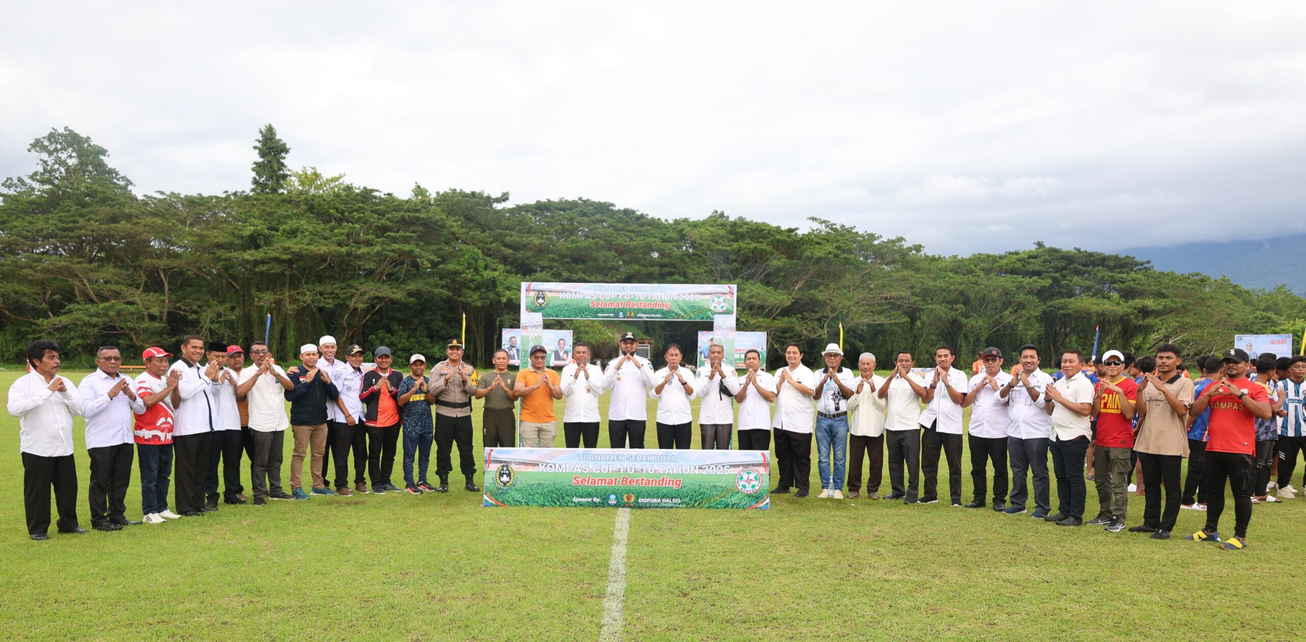 Ketua KONI Dampingi Bupati Bassam Buka Turnamen Kompas Cup