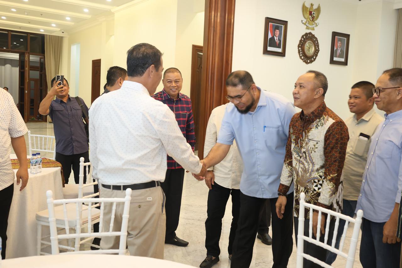 Bupati Bassam Kasuba Saat Menemui Menteri Pertanian H. Andi Sulaiman