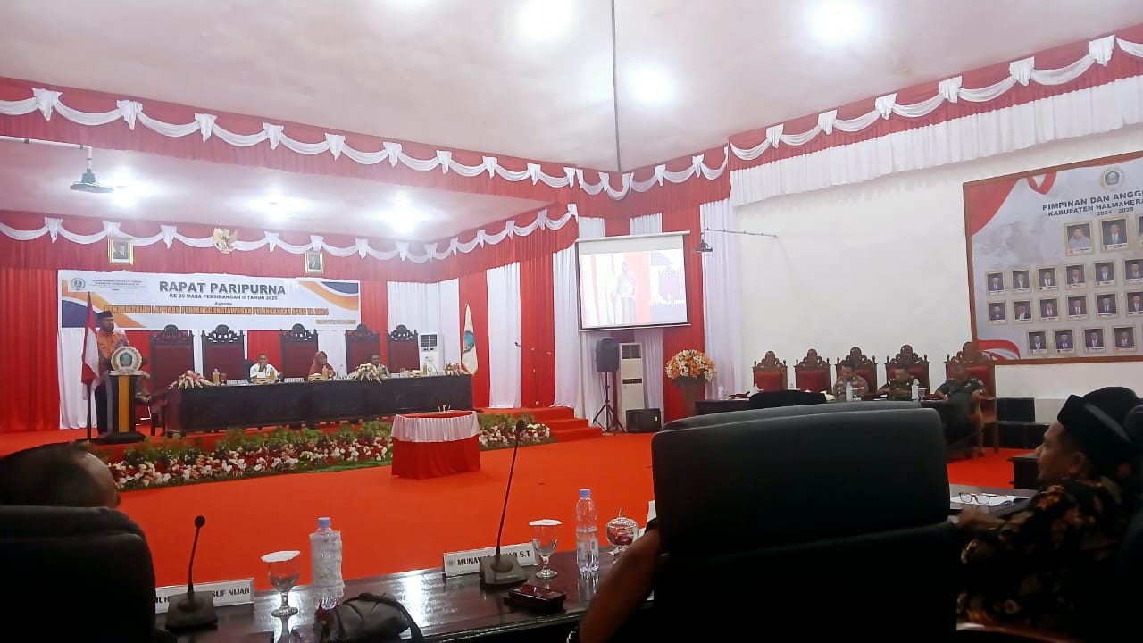 Bupati Bassam Saat Menyampaikan LPJ APBD Tahun 2024 ke DPRD