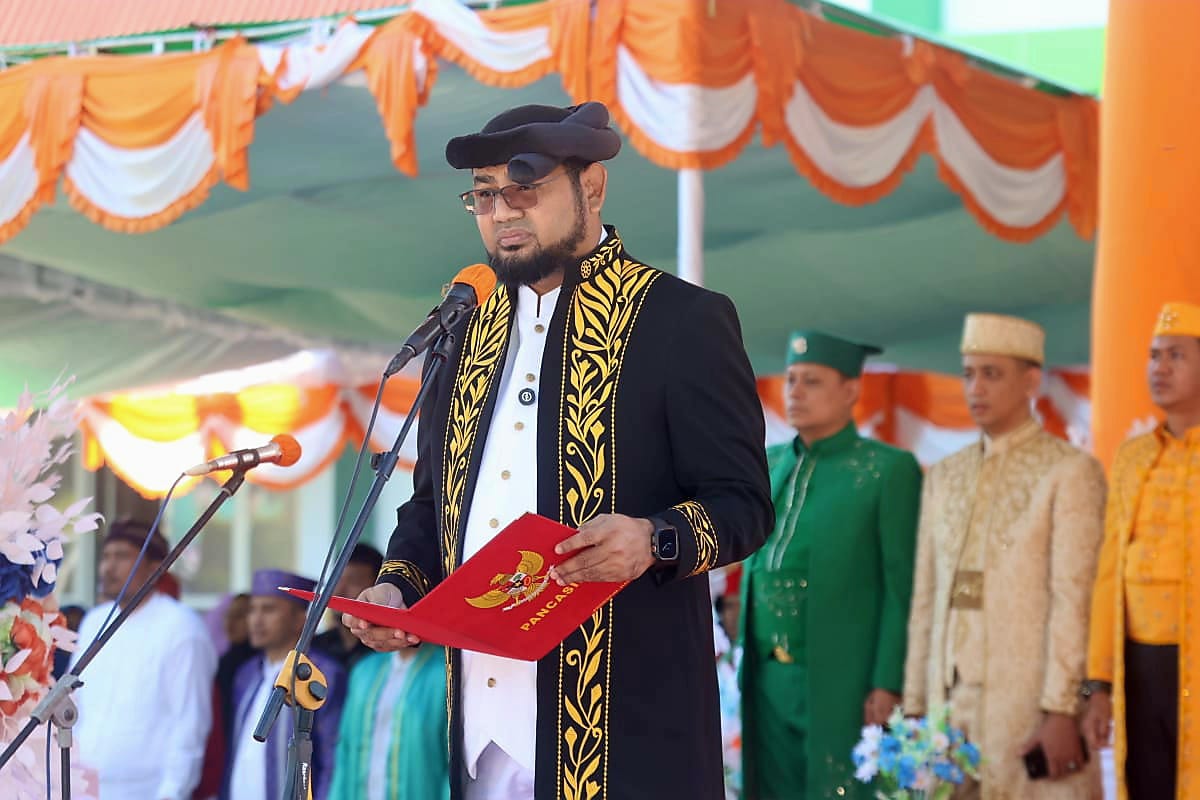 Bupati Bassam Kasuba Saat Membacakan Pidato di Upacara HUT Halsel ke-22 Tahun