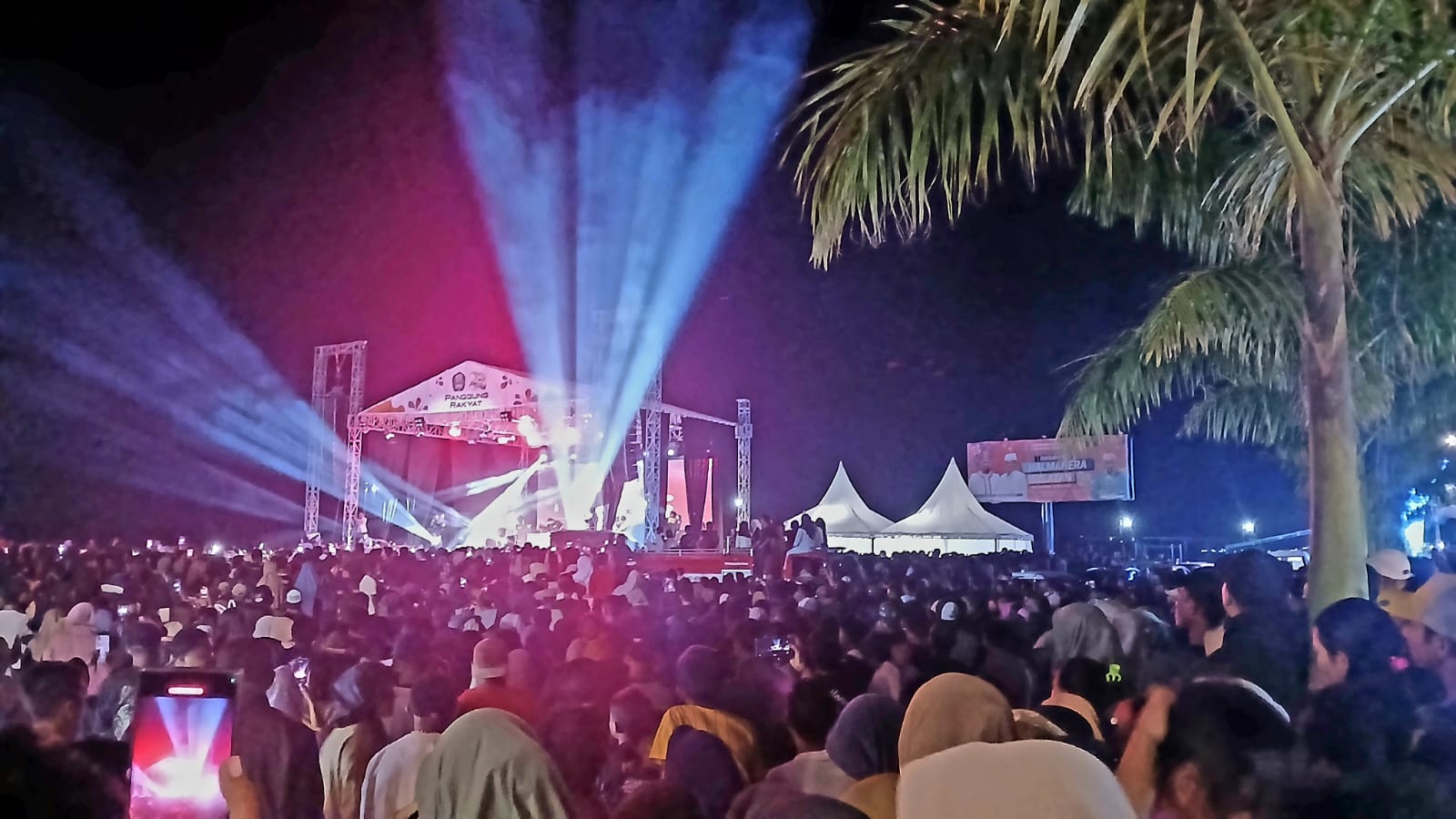Suasana Konser Band Kotak dan Penyanyi Faris Adam 