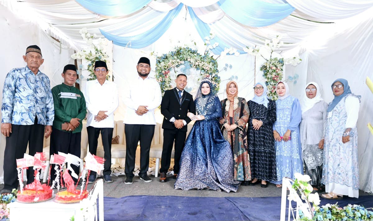 Bupati dan Wakil Bupati Halsel Bersama Istri di Pernikahan Ongky dan Indah