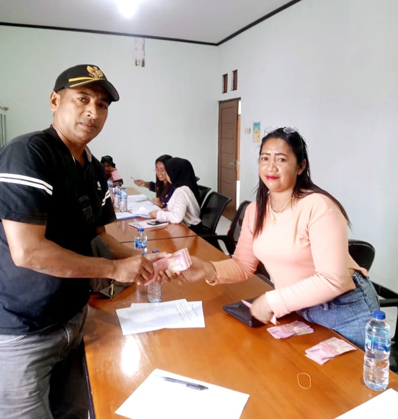 Perangkat Desa Kawsi Obi Terima Gaji dan Insentif Bulan Mei - Juni 2025