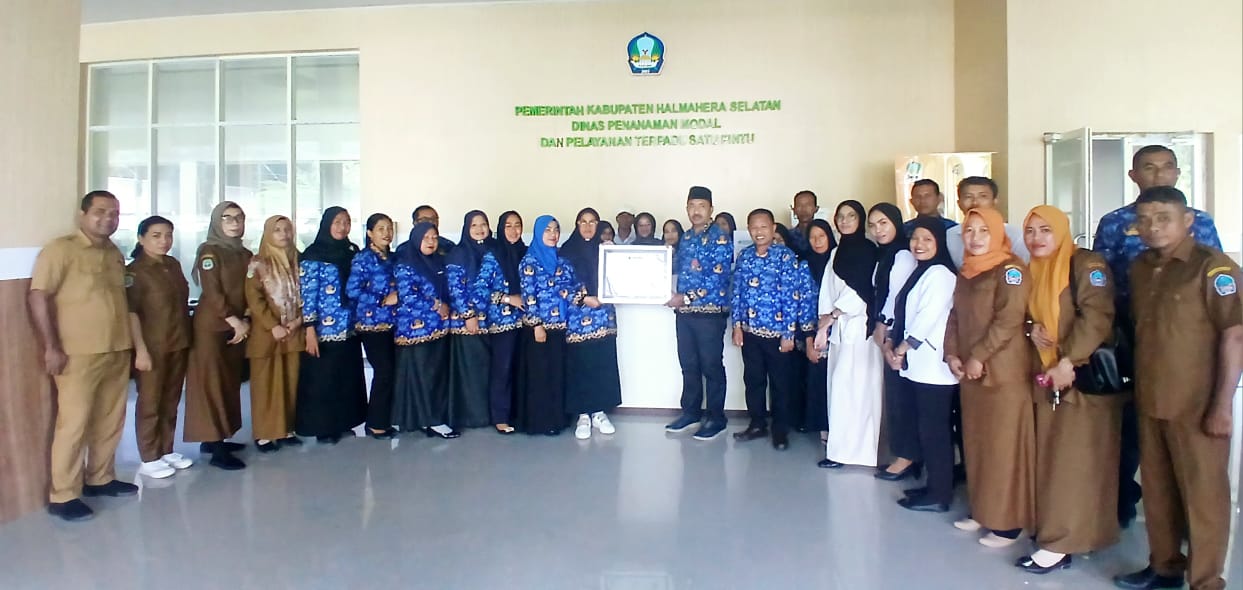 Kadis PM-PTSP Halsel Bersama Seluruh Staf 