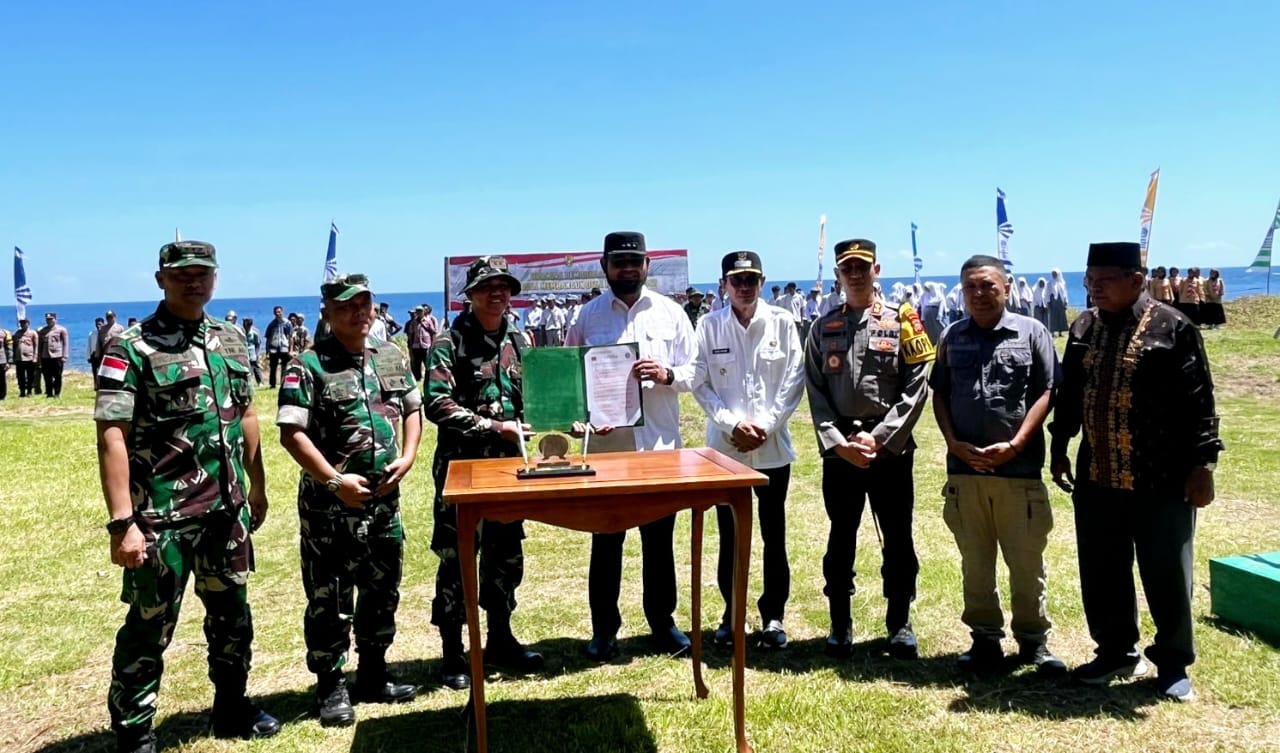 Bupati dan Wakil Bupati Halsel Saat Pembukaan TMMD Tahun 2025