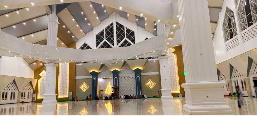 Kondisi Bangunan Dalam Masjid Agung Alkhairaat Halsel