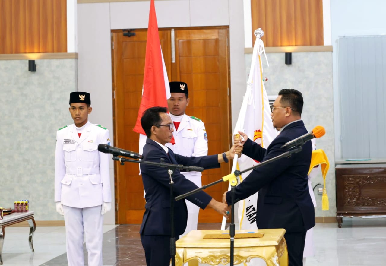 Ketua Umum KONI Halsel, Iksan Kalesaran Saat Dilantik