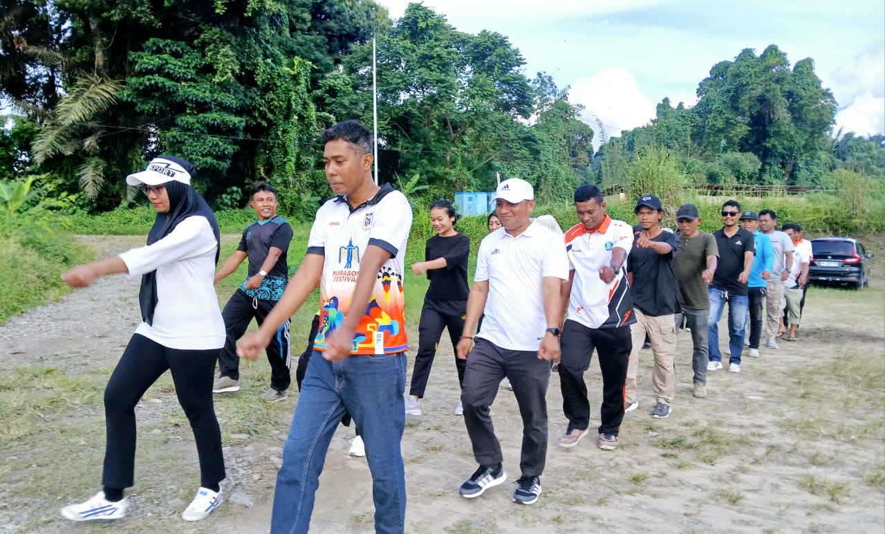 Kadis DPMD Halsel M. Zaki Abdul. Wahab Pimpin Latihan Gerak Jalan