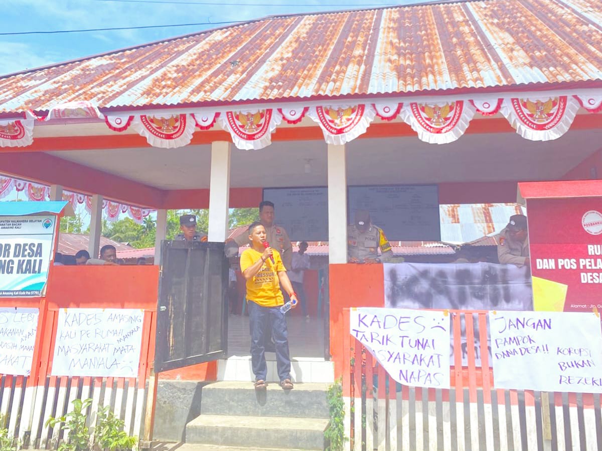 Kades Amasing Kali di Demo Warga