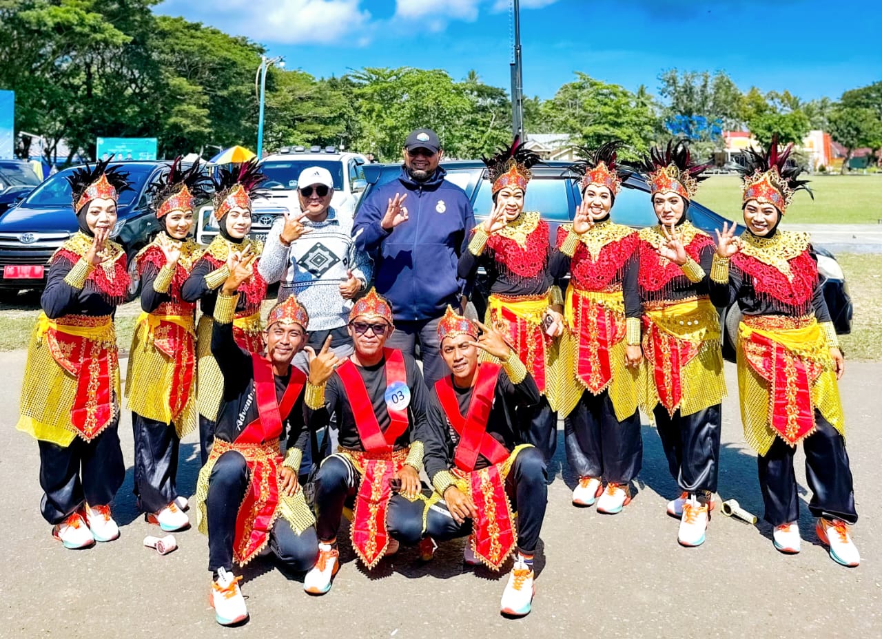 Bupati Bassam Bersama Peserta HKG PKK Halsel