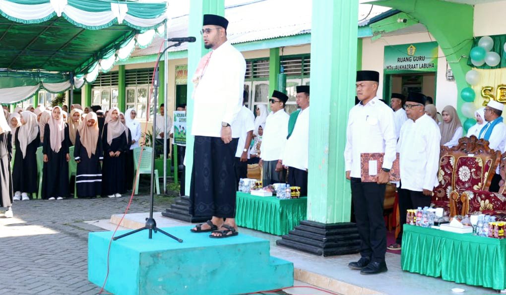 Bupati Bassam Saat Memimpin Upacara Hari Santri Nasional 2025
