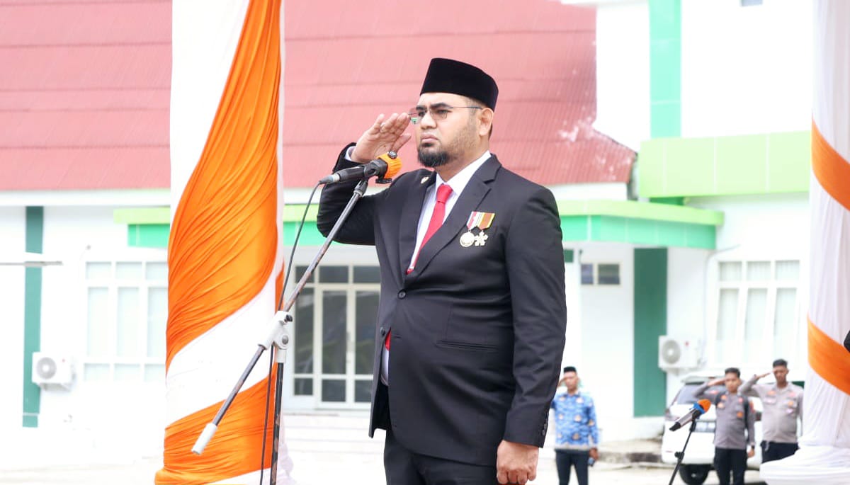 Bupati Basdam Kasuba Saat Memimpin Upacara Hari Sumpah Pemuda ke-97 Tahun 2025