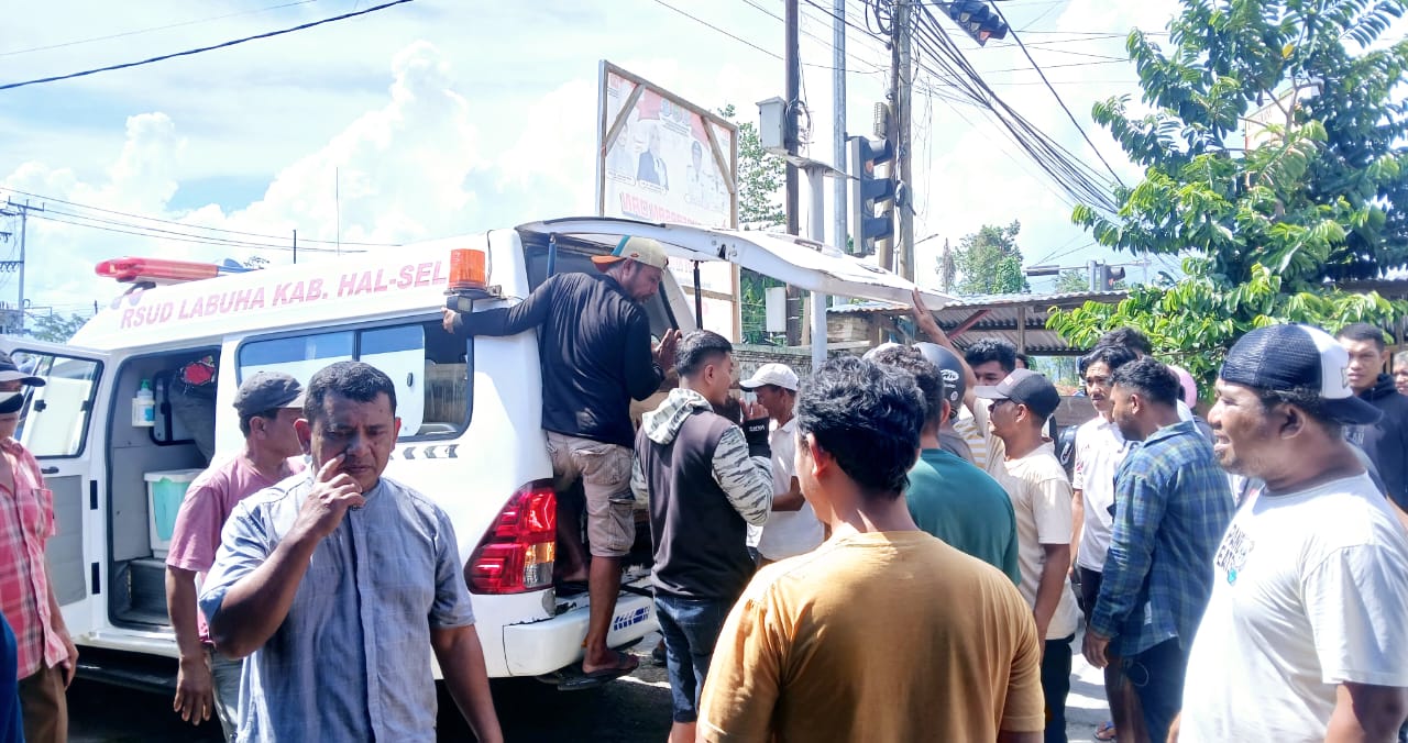 Jenazah Riswan Hi. Zakaria Tiba di Rumah Duka Wisma Marano Labuha
