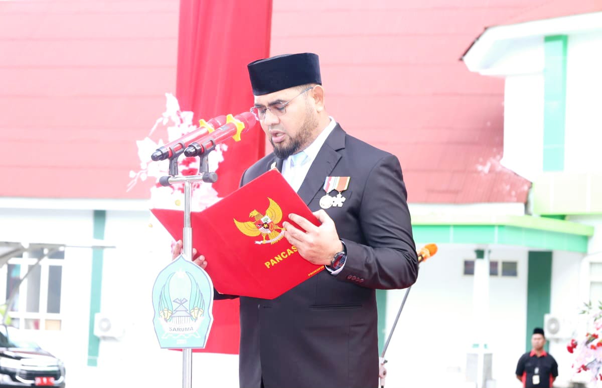 Bupati Bassam Kasuba Saat Membacakan Sambutan