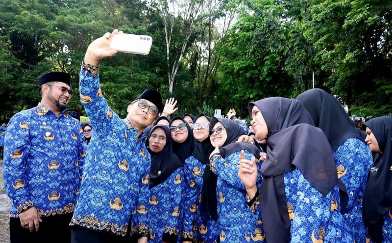 Foto Bersama Kepala BKN, Bupati dan Ribuan PPPK Halsel 
