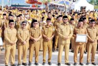 Bupati dan Wakil Bupati Halsel Bersama ASN Usai Apel Gabungan di UMKM