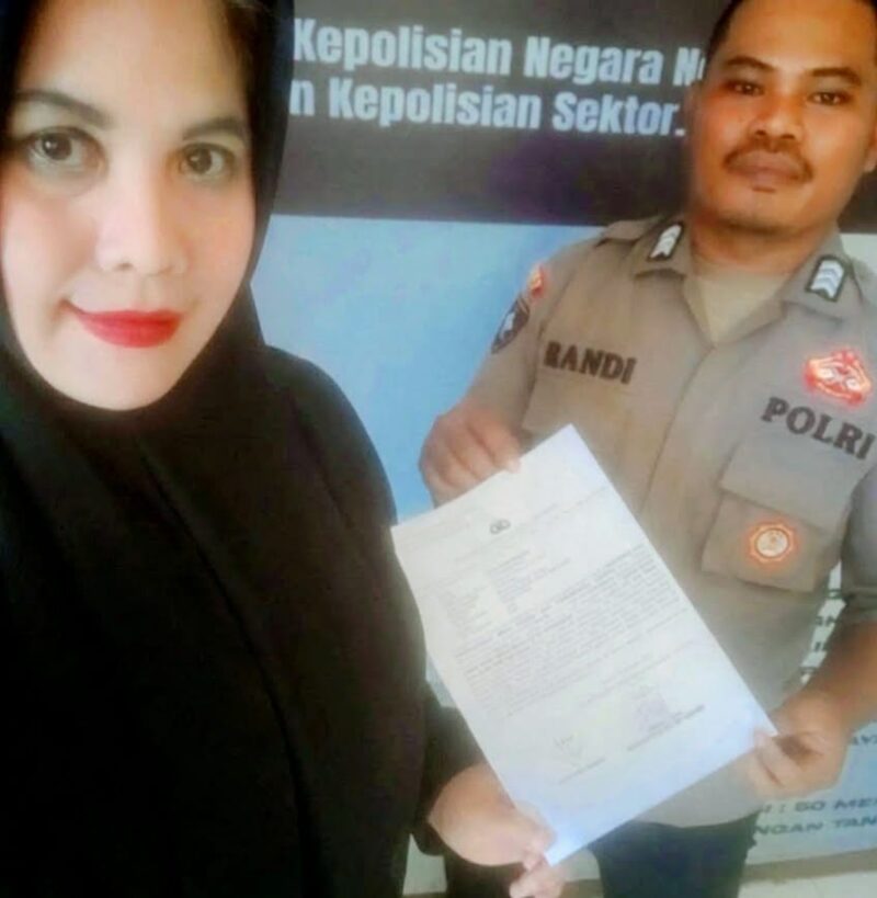 Ny. Hanny Pora Saat Membuat Laporan Polisi