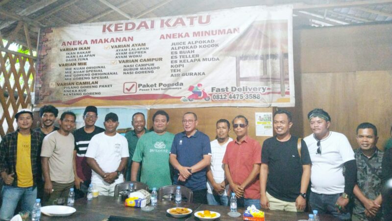 Wali Kota Ternate Bersama Sejumlah Komunitas di Labuha Halsel