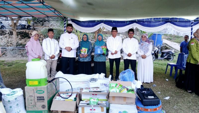 Penyerahan Bantuan Sarana dan Prasarana Pertanian ke Kelompok Tani Desa Laromabati