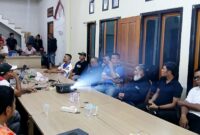 Ketua Umum KONI Halsel, Iksan Kalesaran Pimpin Rapat Pemantapan Persiapan Keberangkatan Kontingen PORPROV