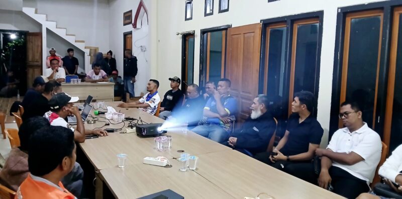 Ketua Umum KONI Halsel, Iksan Kalesaran Pimpin Rapat Pemantapan Persiapan Keberangkatan Kontingen PORPROV