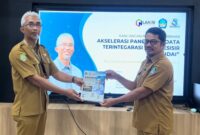 Kadis Kominfo Sutego, ST bersama Sekda Dr. Abdillah Kamarullah