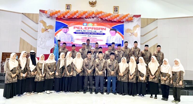 Sekda Halsel Bersama Para Kafilah MTQ Tingkat Provinsi