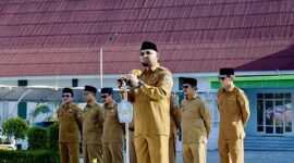 Bupati Bassam Kasuba Saat Memimpin Apel