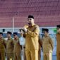 Bupati Bassam Kasuba Saat Memimpin Apel